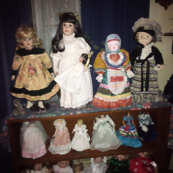 Porcelain dolls all sizes - Picture 3 of 3